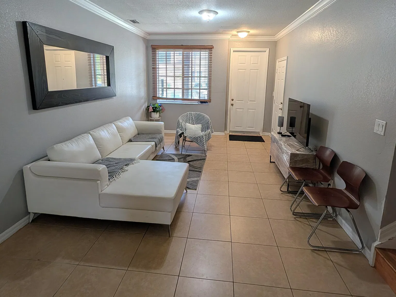 4 bed, 2.5 bath, 1782 sqft, $4,100 — Photo 4