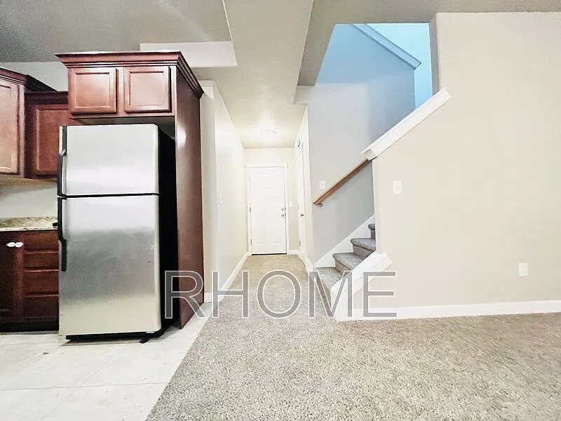 3 bed, 2.0 bath, 1400 sqft, $2,249 — Photo 4