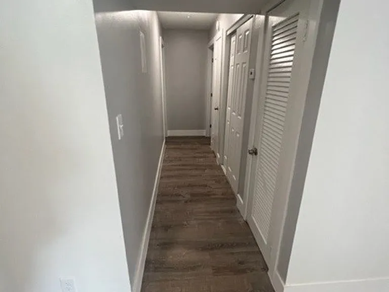 2500 Johnson St — Photo 34