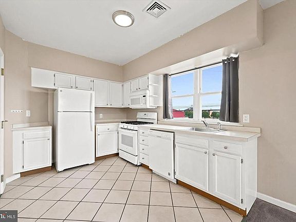 5th image of 200 Wanamaker Ave APT 6