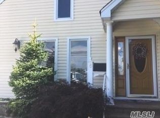 8 Flint Rd, Amityville, NY 11701