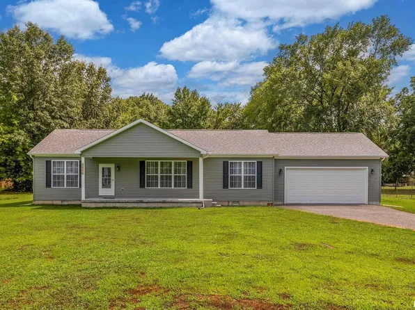 4806 Division St, Christopher, IL 62822