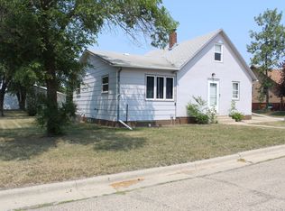 1423 11th St SE, Jamestown, ND 58401