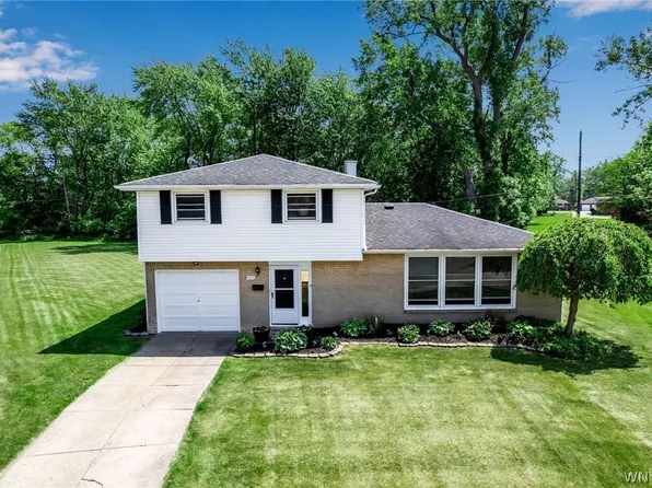 127 Ceil Dr, Cheektowaga, NY 14227