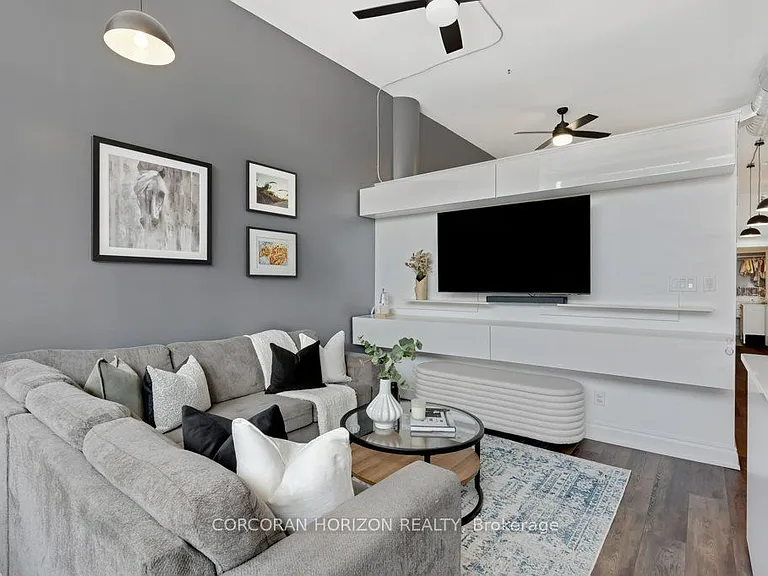 276 King St W #209 — Photo 19