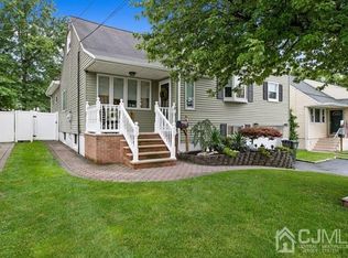 82 Brandywine Rd, Fords, NJ 08863