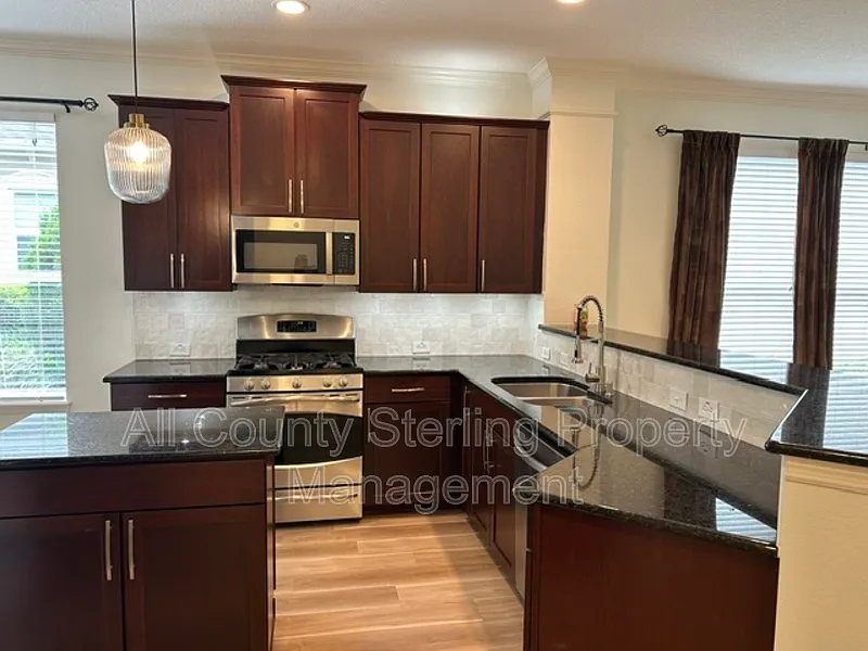 184 Birchmont Dr