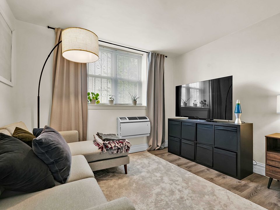1st image of 4806 28th Ave #1