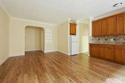 3rd image of 3006 29th St APT 4K