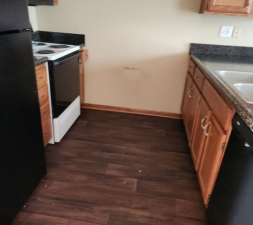 2nd image of 400A SE Oak Ridge Dr