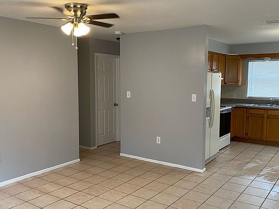 3rd image of 5721 Silver Spur Dr