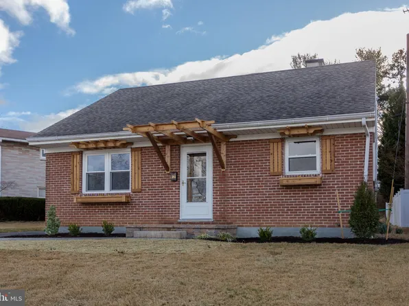 384 Grandview Ave W, Chambersburg, PA 17201