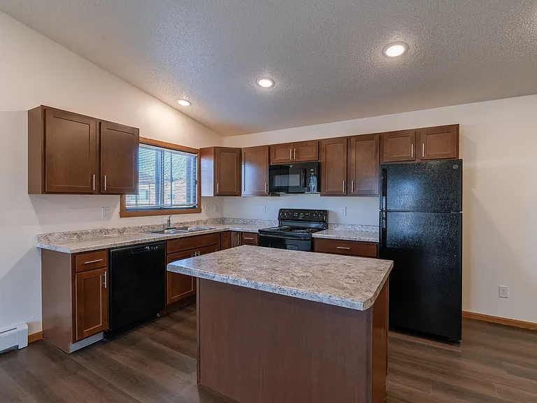 Fargo, ND Westwood Apartments | Kitchen