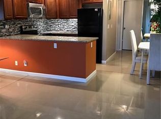 25 Newport Ct #B, Deerfield Beach, FL 33442