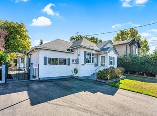 3165 Wascana St, Saanich, BC V9A 1W4