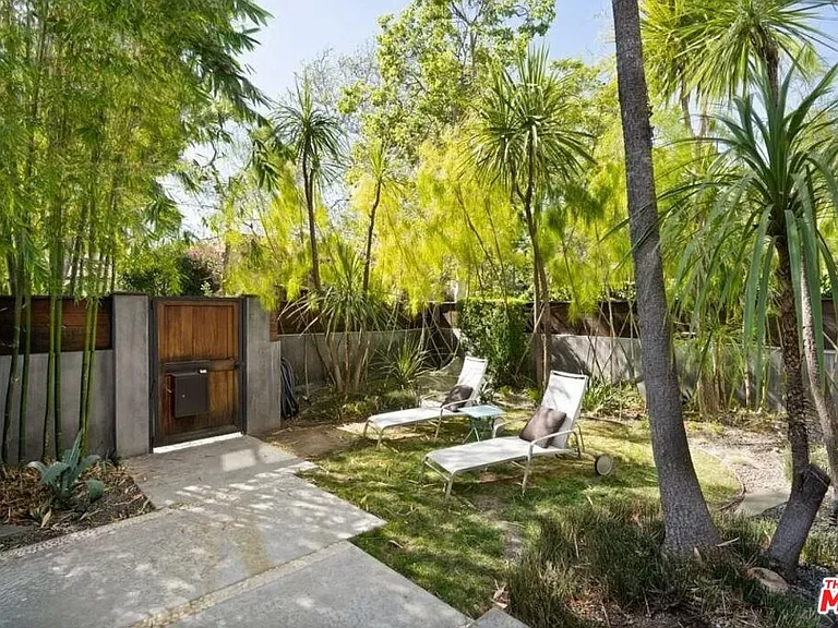 800 N Harper Ave — Photo 2