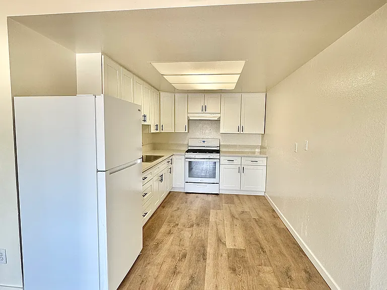 11058 Cantlay St #1 — Photo 4