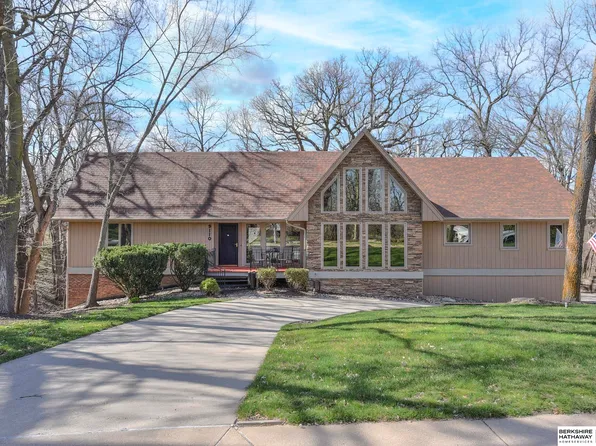 9110 Timberline Dr, Omaha, NE 68152