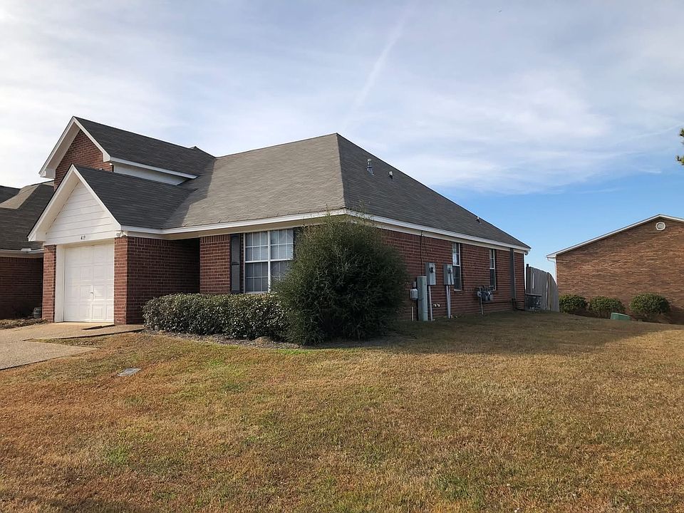 1st image of 419 Woodlake Ln