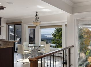 4050 Saint Pauls Ave, North Vancouver, BC V7N 1T5