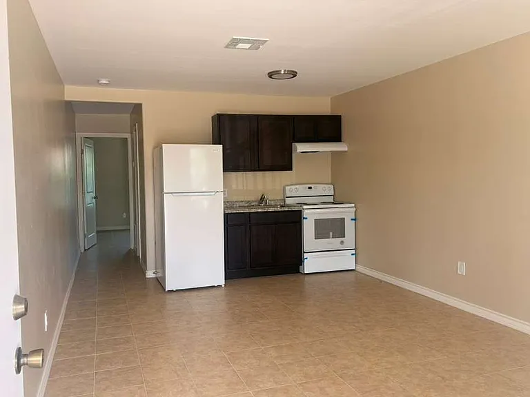 4018 San Agustin Ave #B — Photo 4