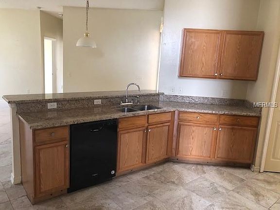 4th image of 218 Amesbury Ln