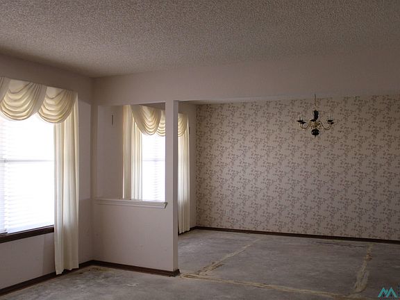 4th image of 404 Tierra Berrenda Dr