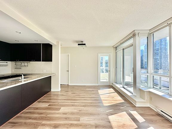 5th image of 821 Cambie St #707
