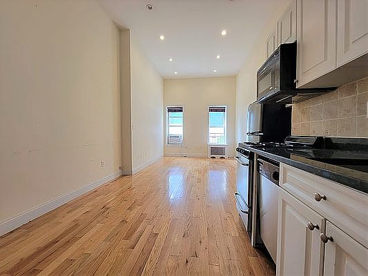 1st image of 447 W 43rd St #5Z
