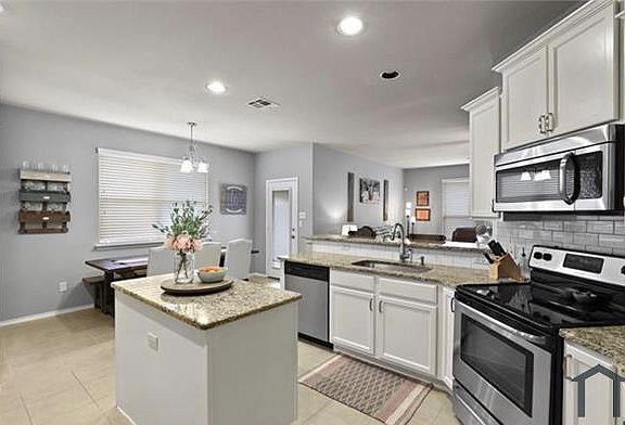 2nd image of 2925 Pecan Grove Dr