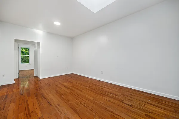 Rented by EXR | media 6