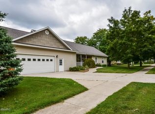 328 N Jackson St, Lowell, MI 49331