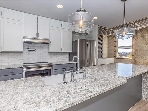 4th image of 1001 Carondelet St #301
