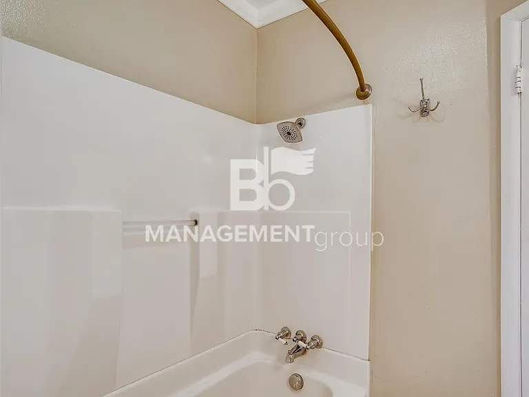 653 SW Sherman St — Photo 15