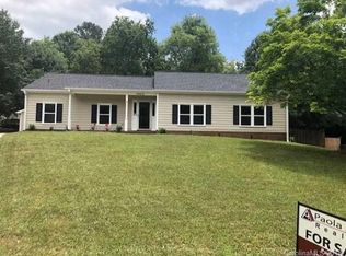 7402 Pirates Cove Ct, Charlotte, NC 28227