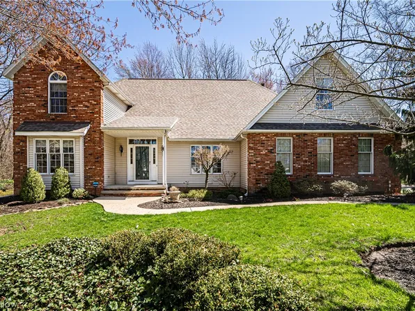 7985 Woods Edge Ct, Mentor, OH 44060