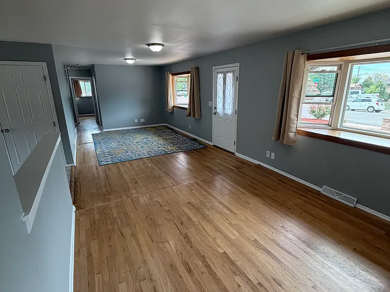 1621 W 82nd Pl — Photo 3