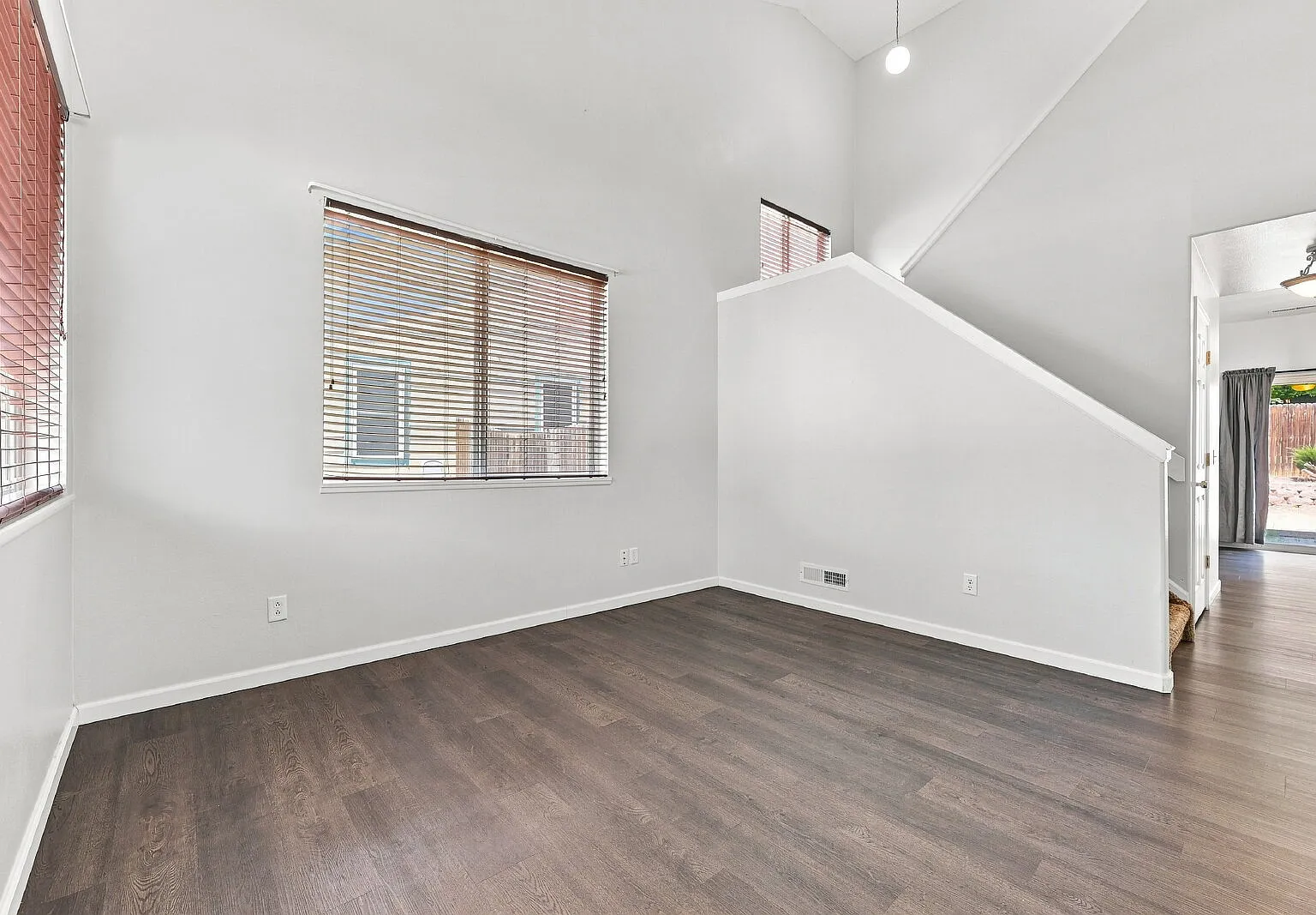 3 bed, 2.5 bath, 1603 sqft, $2,196 — Photo 2