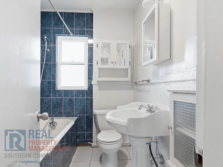 92 Aldine Ave #2 — Photo 17