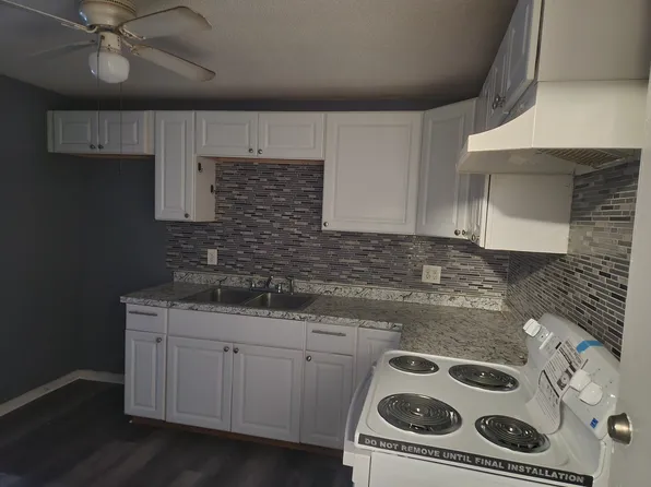 462 N Underwood St #3, Fall River, MA 02720