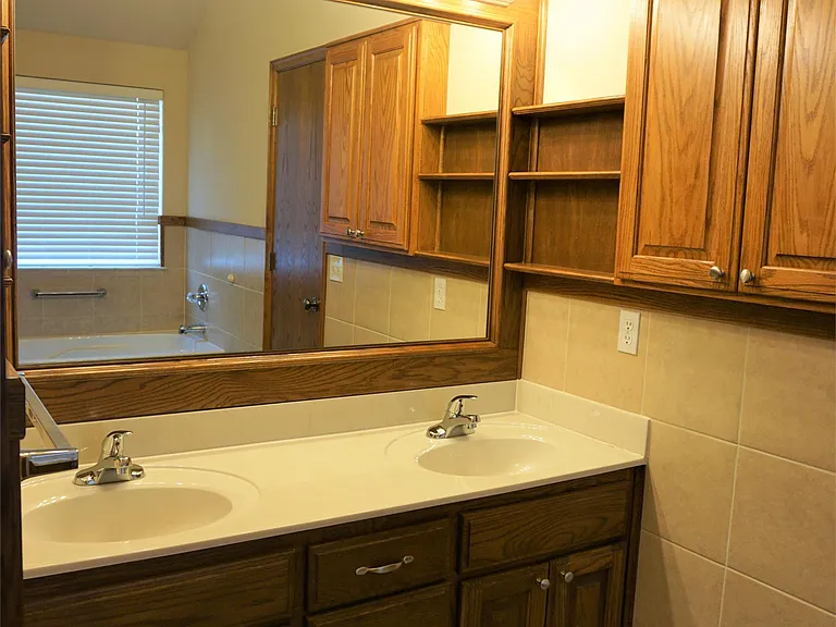 9601 Crooked Creek Ln — Photo 14