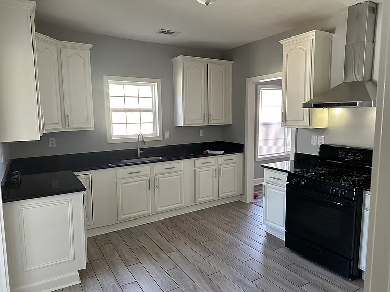 1119 Biltmore St — Photo 16