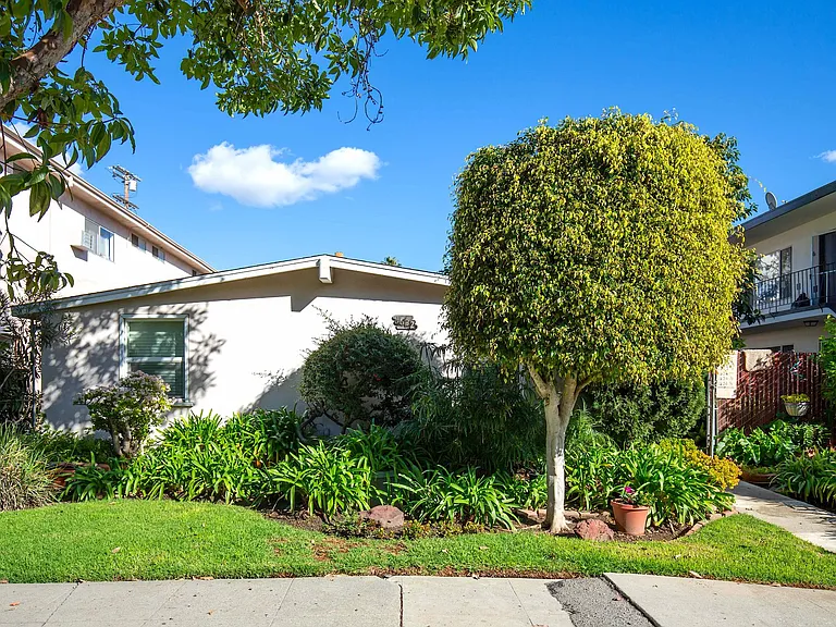 1622 Armacost Ave — Photo 1