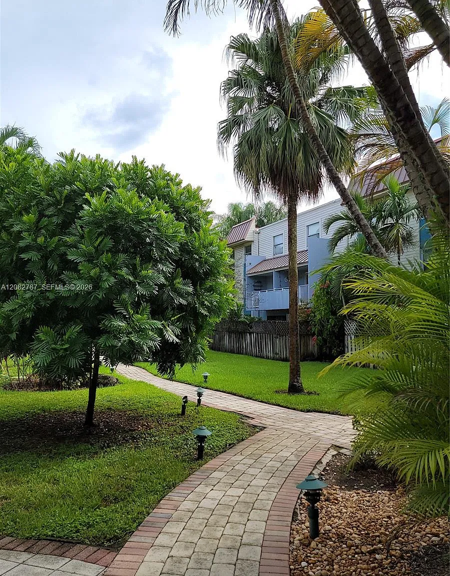 Sunwood Condo — Photo 3