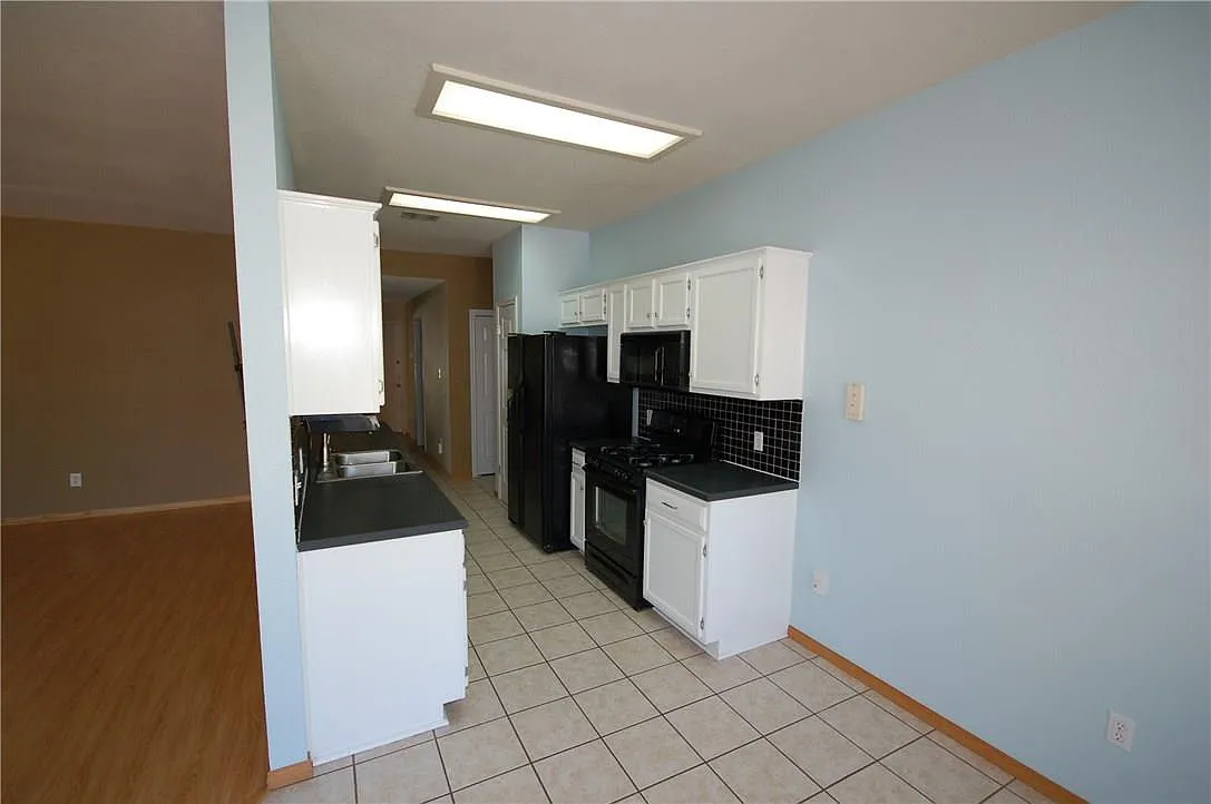 3 bed, 2.0 bath, 1362 sqft, $2,250 — Photo 4
