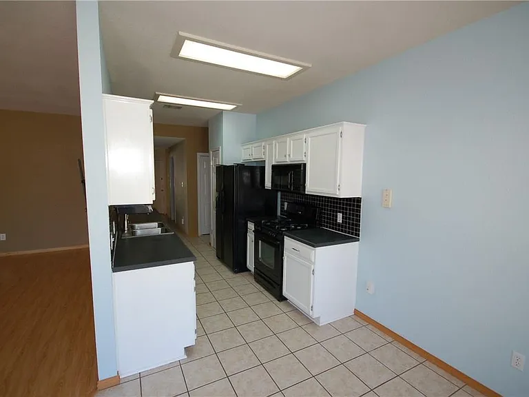 1202 Pathfinder Way — Photo 4