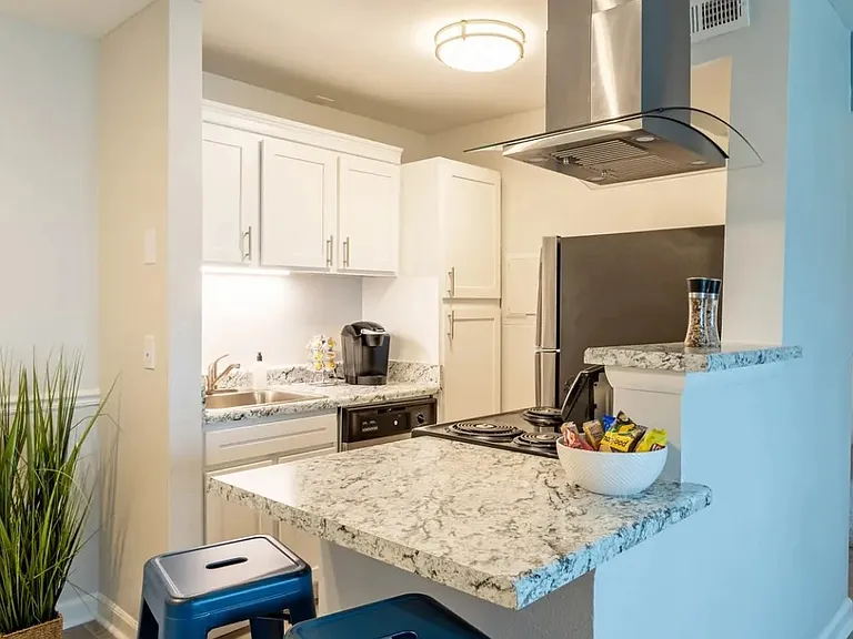 1800 Ashley West Apartments — Photo 12