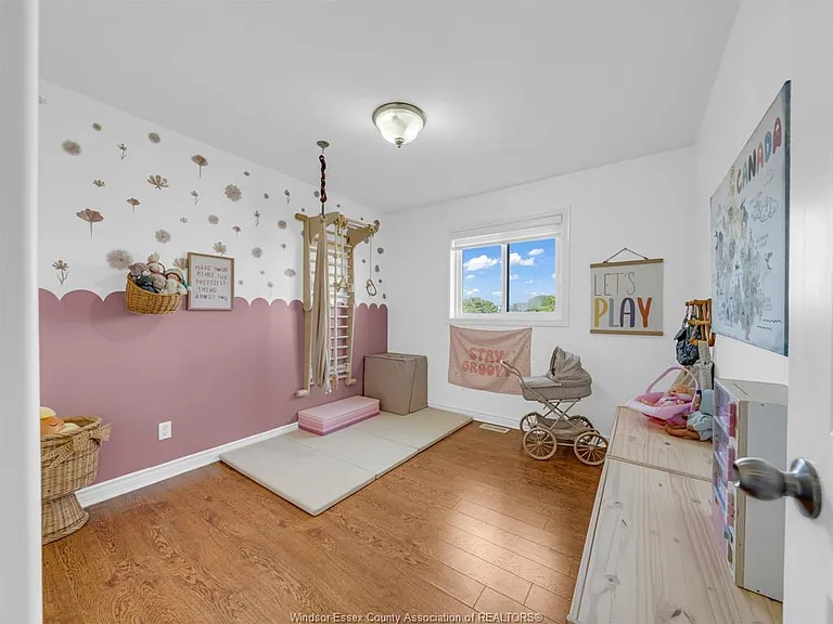3040 Troup Cres — Photo 19