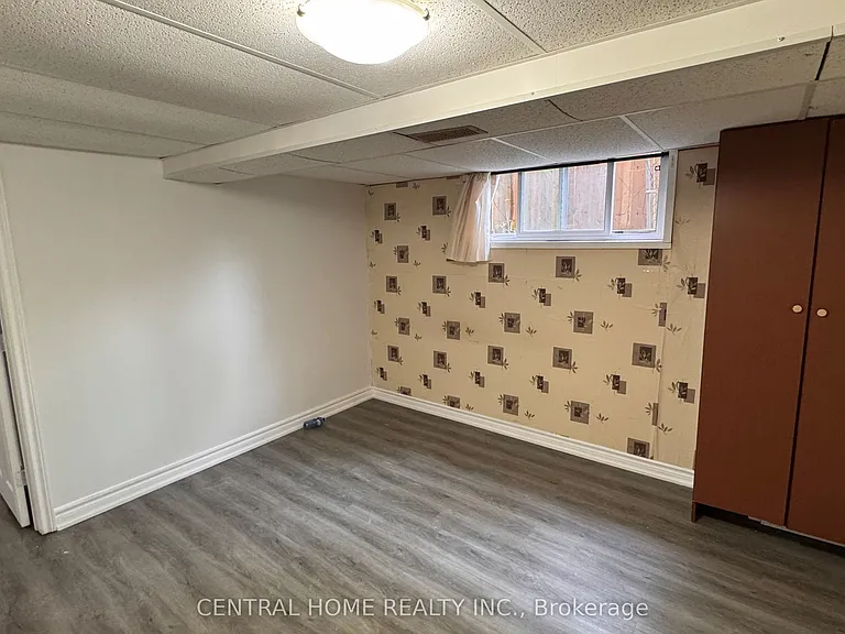 100 Burbank Dr — Photo 29