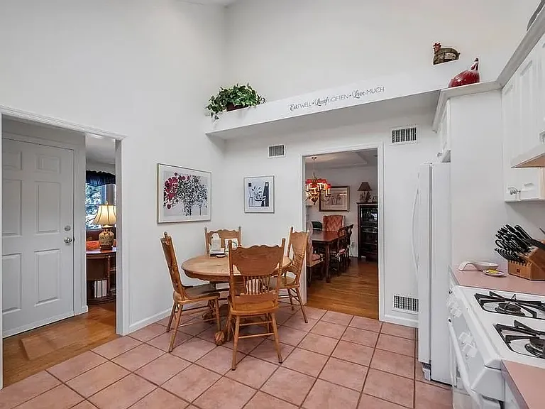 18 Hillcrest St #2 — Photo 6